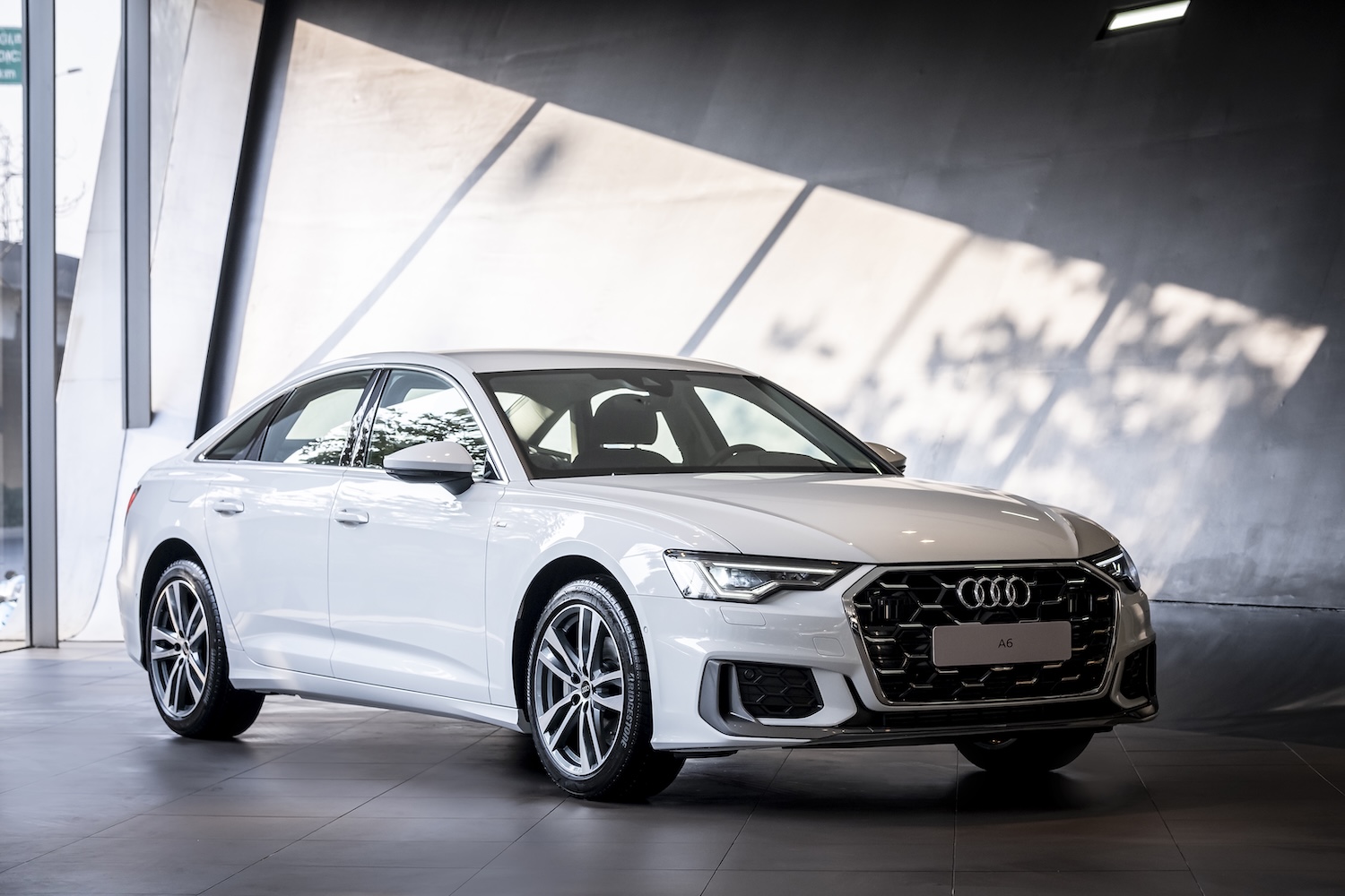 Cận cảnh Audi A6 S line 40 TFSI vừa cập bến thị trường Việt