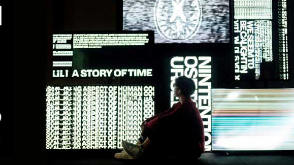 Trượt Nhịp Động - Cảm thức thời gian gây ấn tượng tại triển lãm của L’Officiel Vietnam