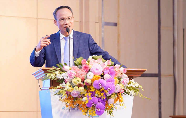 Tiến sĩ Cấn Văn Lực cho rằng doanh nghiệp cần xây dựng chiến lược ứng dụng AI dài hạn, quản trị dữ liệu và phát triển đội ngũ nhân lực để khai thác tối đa tiềm năng công nghệ này