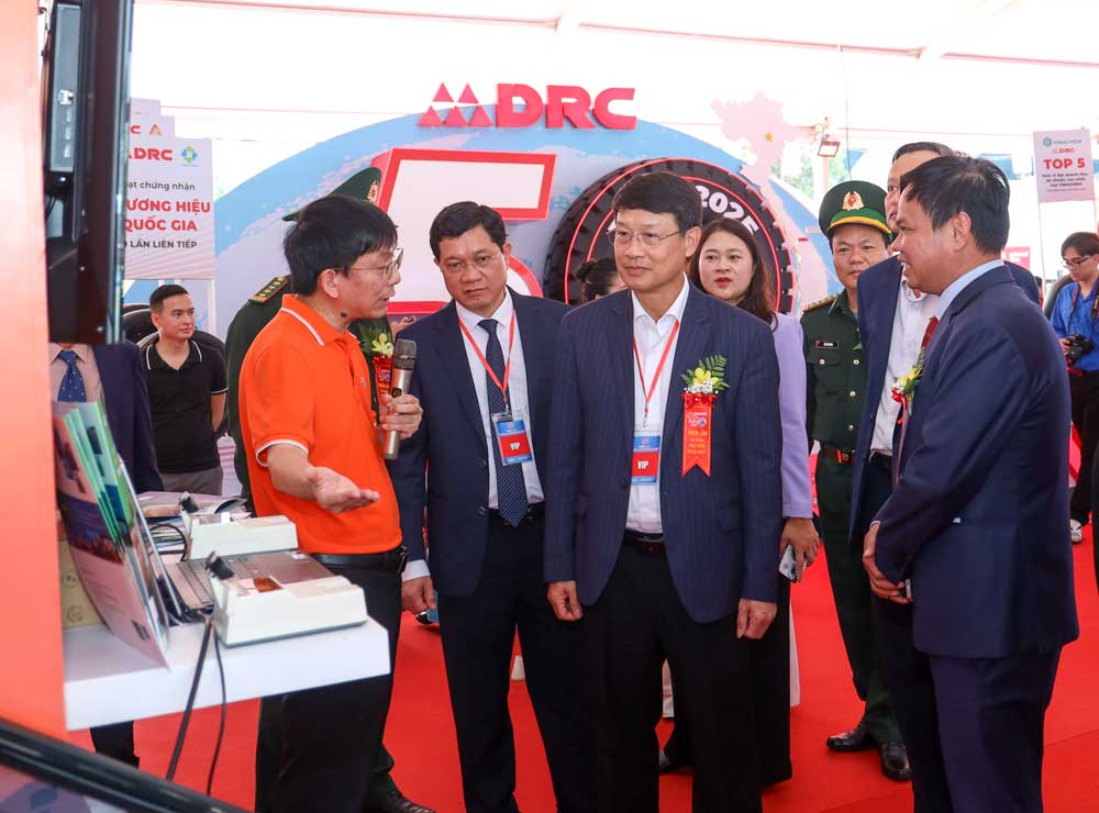 FPT trưng bày thành tựu công nghệ nổi bật tại Đà Nẵng