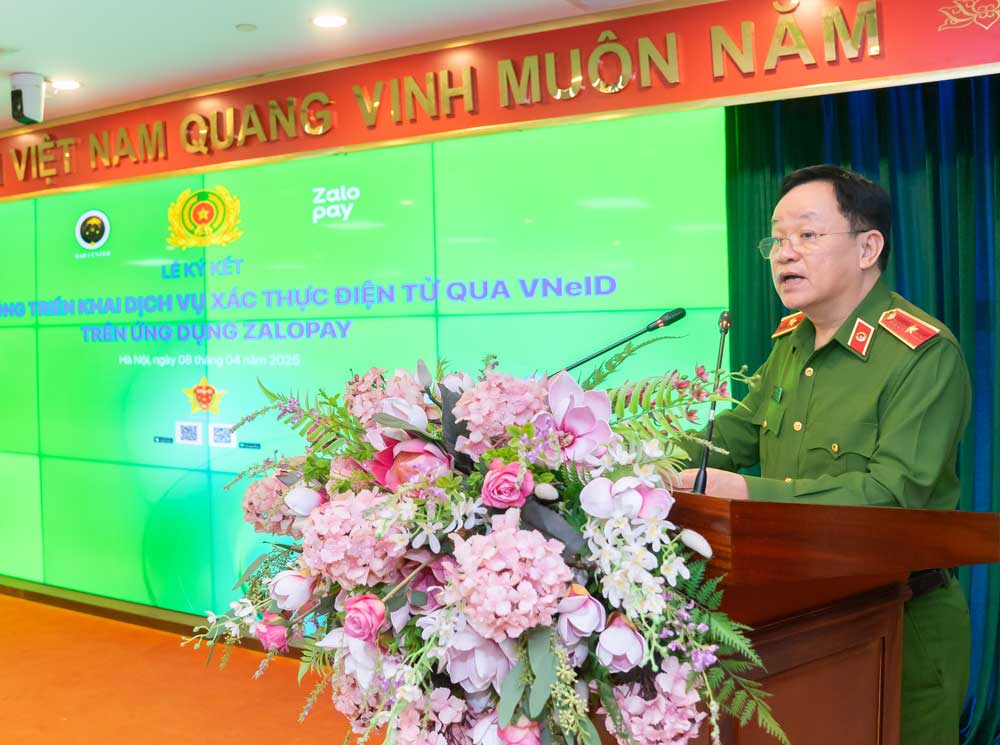 Người dùng Zalopay được xác thực định danh điện tử qua ứng dụng VNeID