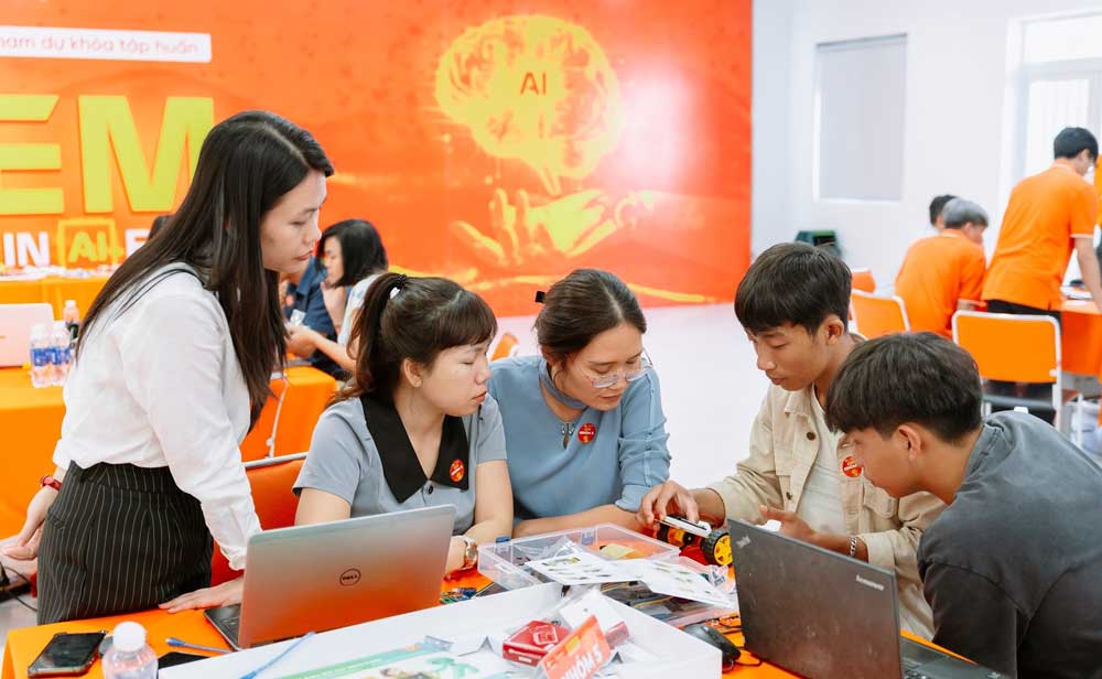 Hơn 5.000 giáo viên THPT tham gia tập huấn về Giáo dục STEM