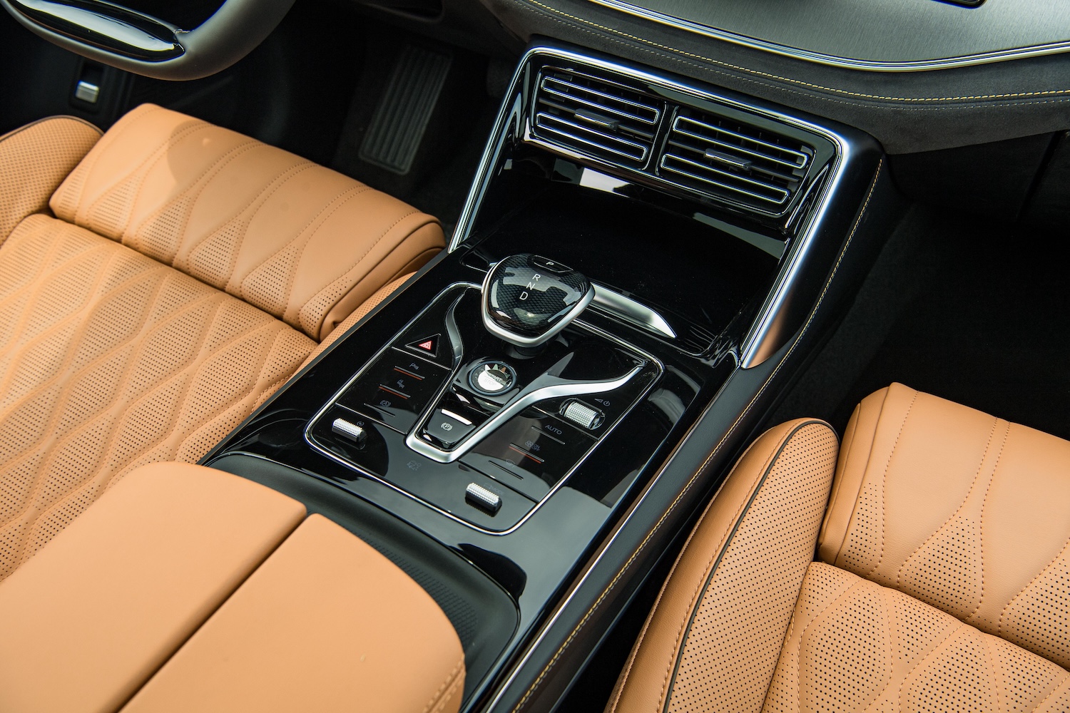 BYD Sealion 8