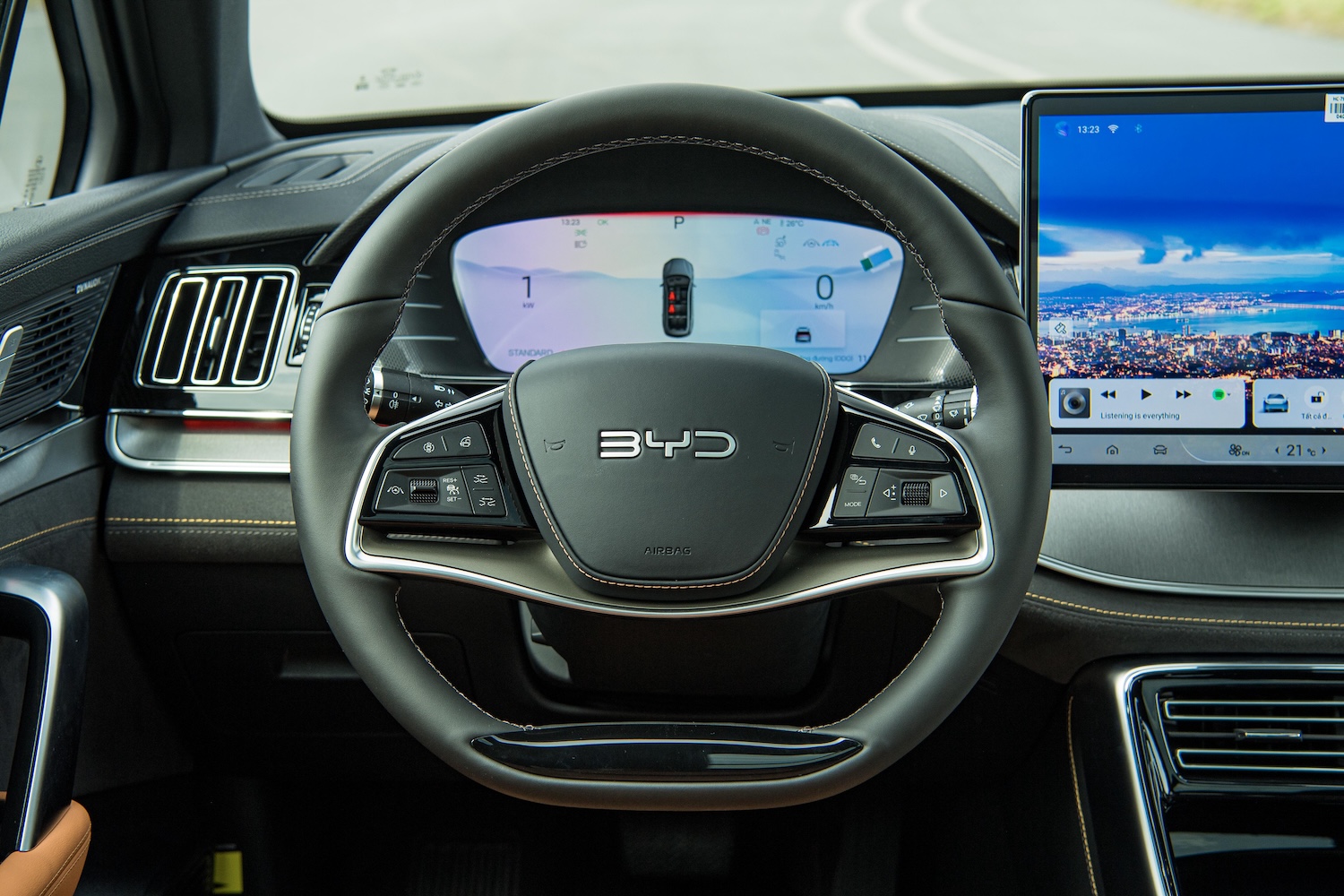 BYD Sealion 8