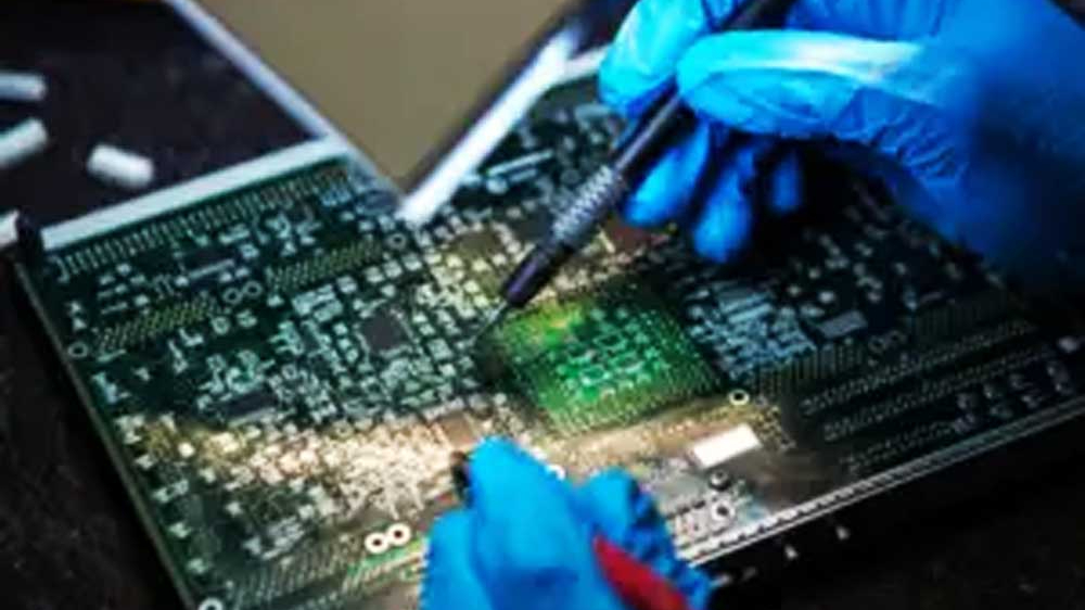 Phát triển nhân lực ngành bán dẫn tại Việt Nam: Chiến lược "đi xa để trở về"