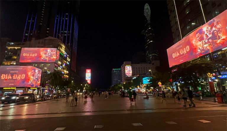 Đồng bộ hóa DOOH trên phố đi bộ Nguyễn Huệ - Sân khấu thị giác giữa lòng thành phố