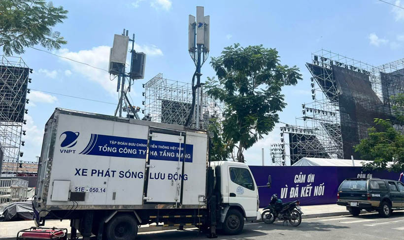 Xe phát sóng lưu động của VNPT tại điểm tổ chức sự kiện.