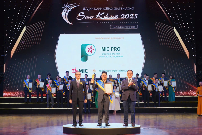 MIC nhận giải Sao Khuê 2025 cho ứng dụng bảo hiểm số MIC Pro