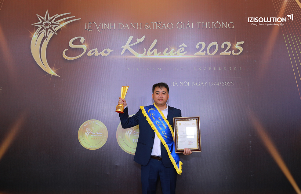 Phó Giám đốc IZISolution, ông Đỗ Minh Hải nhận giải Sao khuê 2025 cho hệ thống iziMES