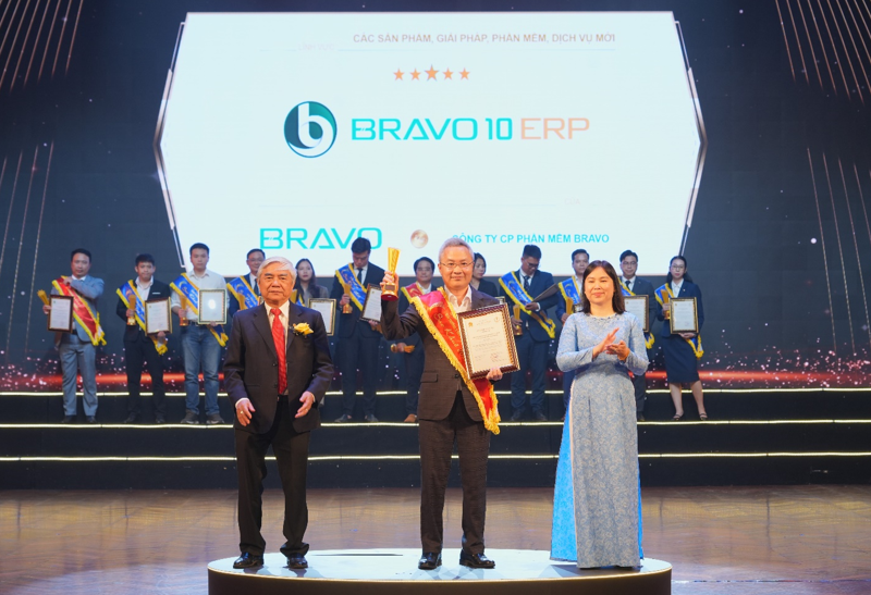 Ông Ngô Đình Hải – Phó Giám đốc BRAVO nhận giải Sao Khuê 2025