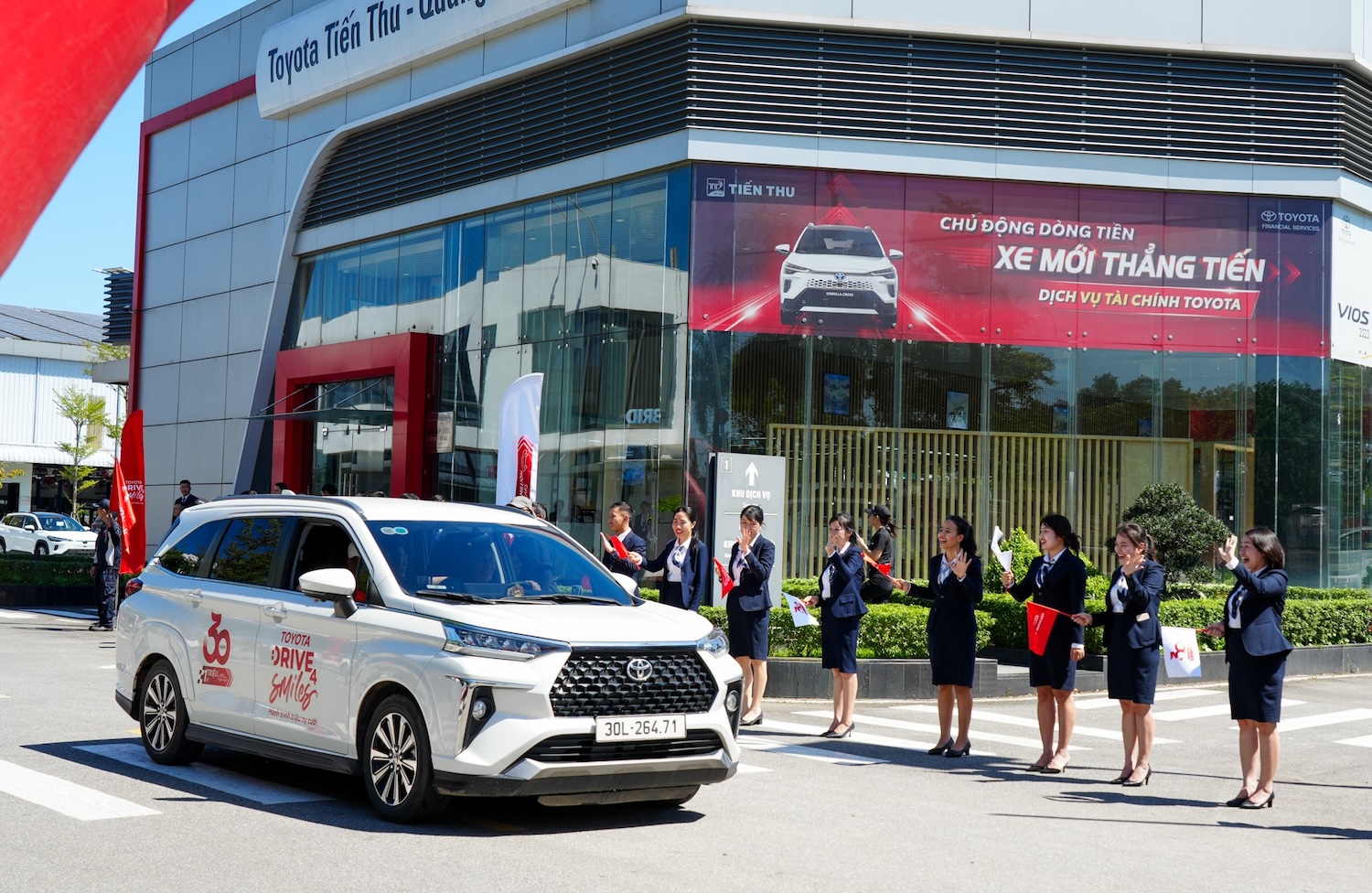 Toyota Innova Cross hybrid l