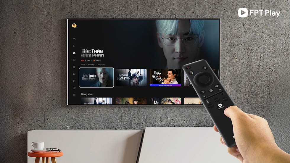 Nút truy cập nhanh FPT Play được tích hợp trên remote dòng Samsung AI TV 2025.