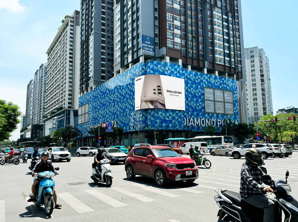 Quảng cáo 2D điện thoại Samsung Galaxy trên màn LED BRG Lê Văn Lương, Hà Nội