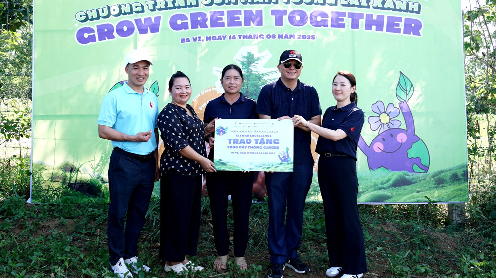 Taiwan Excellence đóng góp 2.000 cây xanh cho vùng đệm Vườn Quốc gia Ba Vì