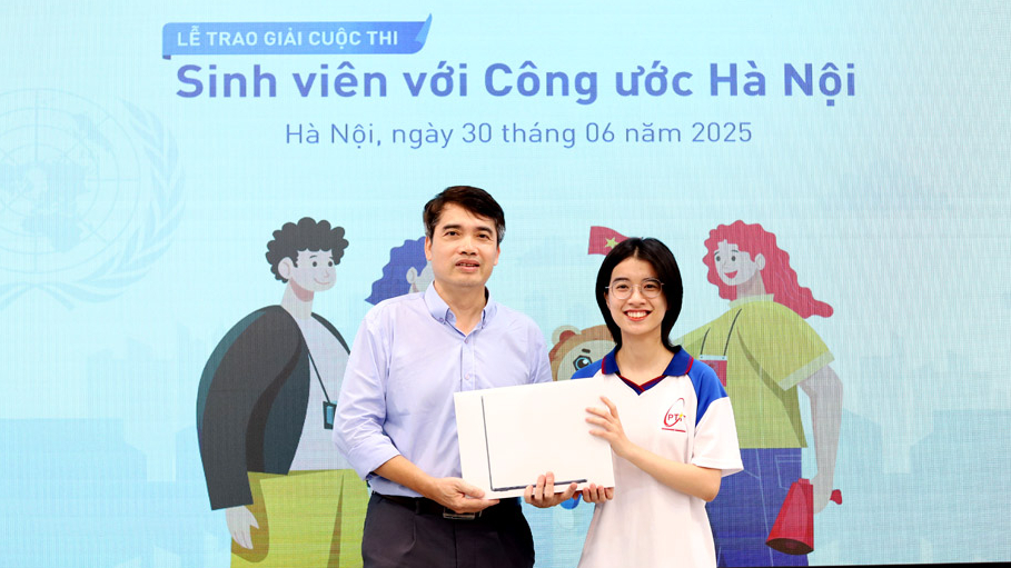Trao giải cuộc thi “Sinh viên với Công ước Hà Nội”