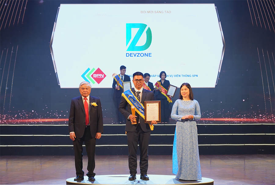 DEVZONE nhận giải thưởng Sao Khuê 2025