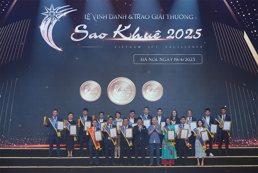 Đại diện QTSC nhận Giải thưởng Sao Khuê 2025 cho Giải pháp an toàn thông tin cho các hệ thống CNTT của chính quyền - Lĩnh vực: Dịch vụ số