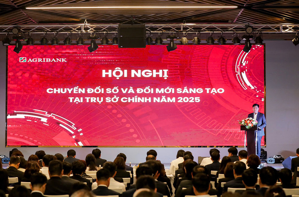 Agribank luôn chú trọng công tác đào tạo, phổ cập và nâng cao nhận thức và hiểu biết về chuyển đổi số cho cán bộ, nhân viên