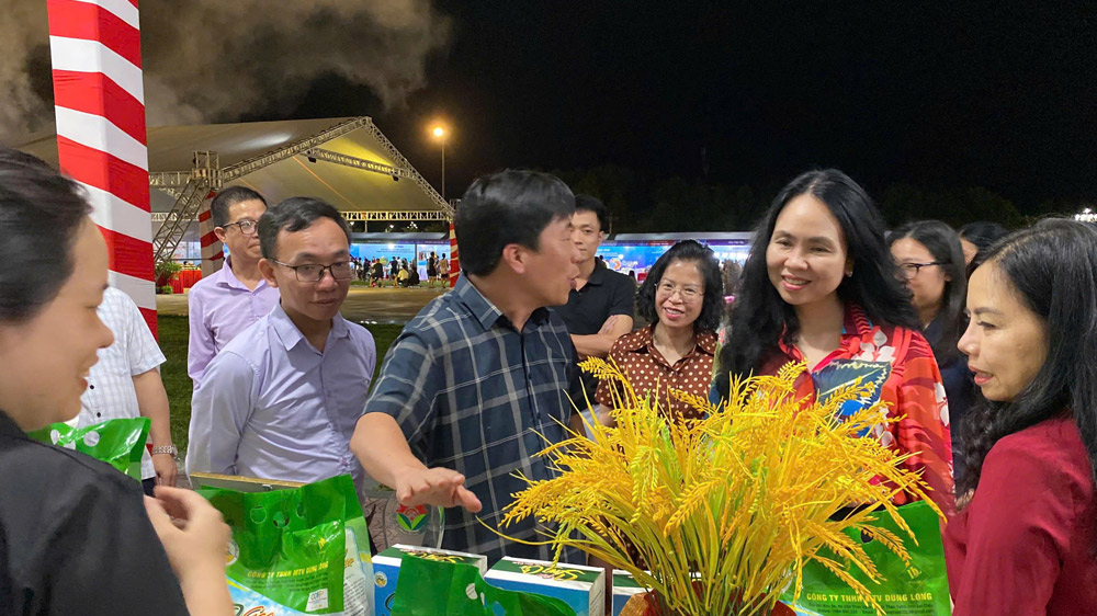 TMĐT xuyên biên giới: Doanh nghiệp cần từng bước làm chủ chuỗi giá trị số