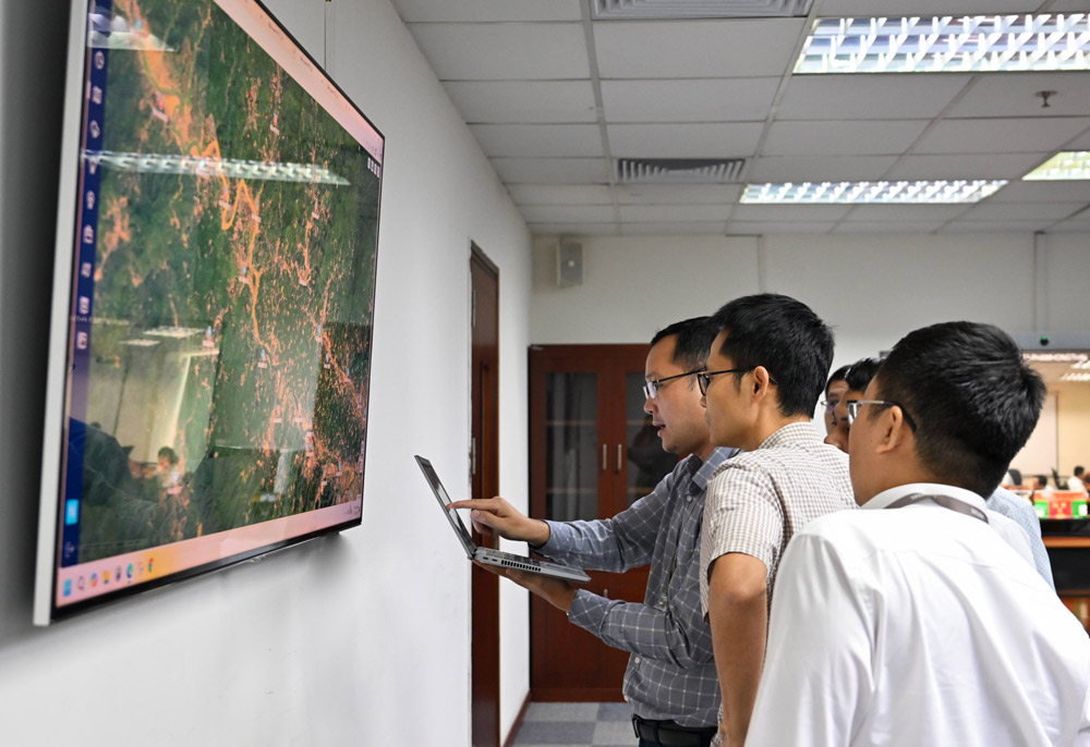 Viettel sẵn sàng dùng drone để đảm bảo sóng khu vực ngập lụt ở Nghệ An