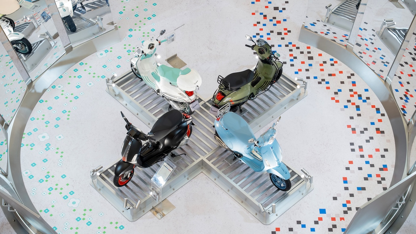 Piaggio mở triển lãm nghệ thuật trưng bày Vespa thế hệ mới