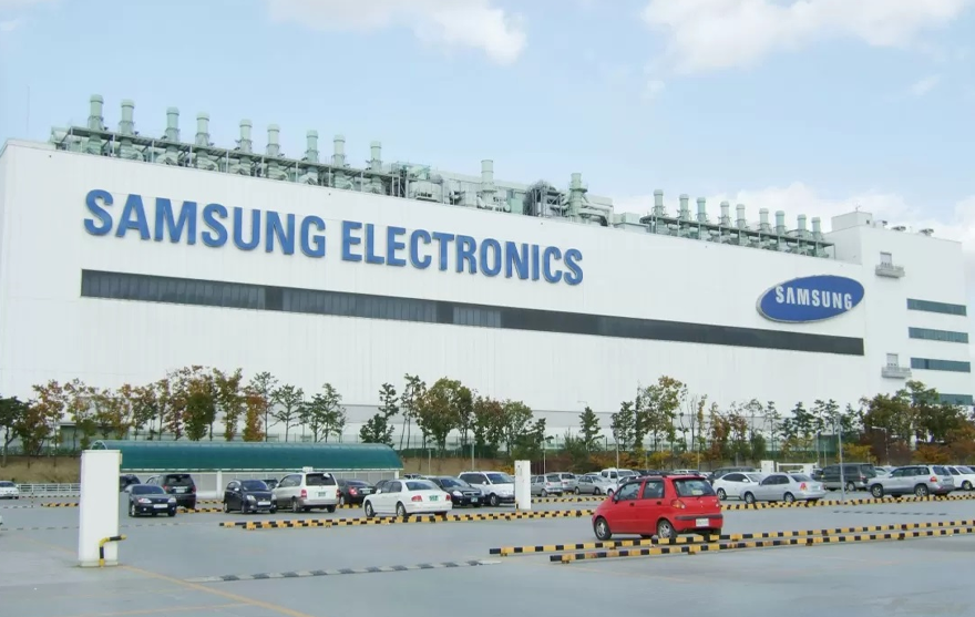 Vật lộn trong cuộc đua chip AI, lợi nhuận quý II của Samsung giảm mạnh