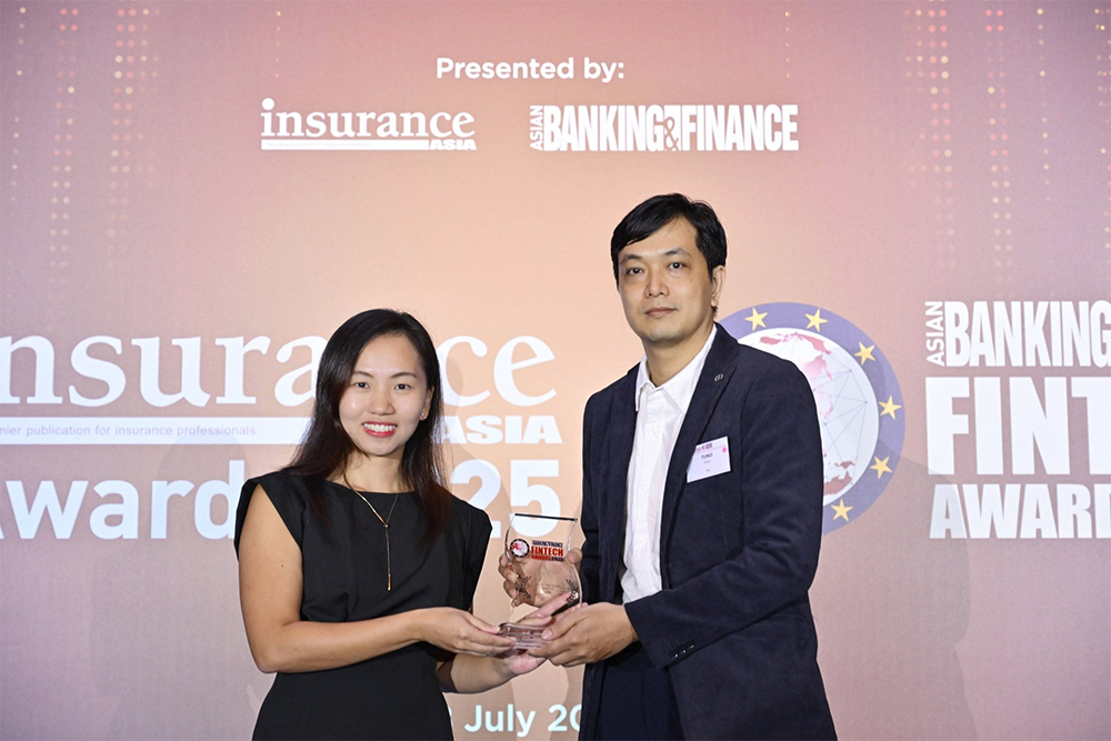 Ông Phạm Thanh Tùng, đại diện F88 nhận ba giải thưởng tại Lễ trao giải ABF 2025