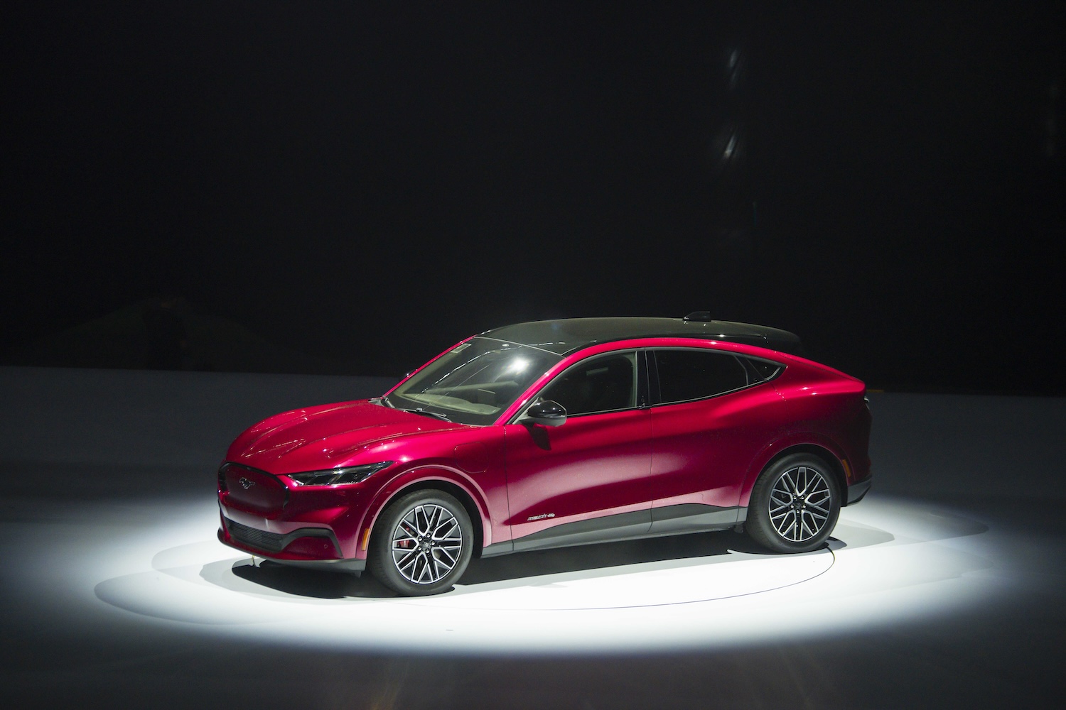 Cận cảnh Ford Mustang Mach-E – xe điện đầu tiên vừa chốt giá 2,599 tỷ đồng tại Việt Nam