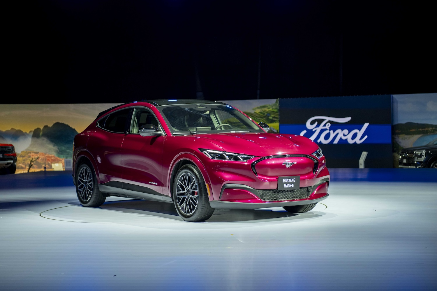 Cận cảnh Ford Mustang Mach-E – xe điện đầu tiên vừa chốt giá 2,599 tỷ đồng tại Việt Nam