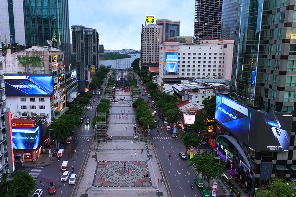 Samsung Galaxy AI – Một trong những campaign “gây sốt thị giác” nhất với hiệu ứng chuyển động 3D mượt, visual hiện đại đúng chuẩn công nghệ tương lai.