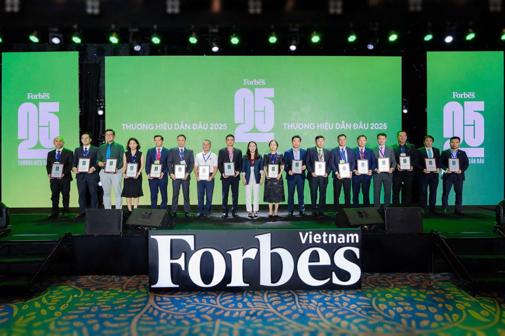 FPT đứng thứ 3 trong Top 25 Thương hiệu niêm yết dẫn đầu của Forbes Việt Nam