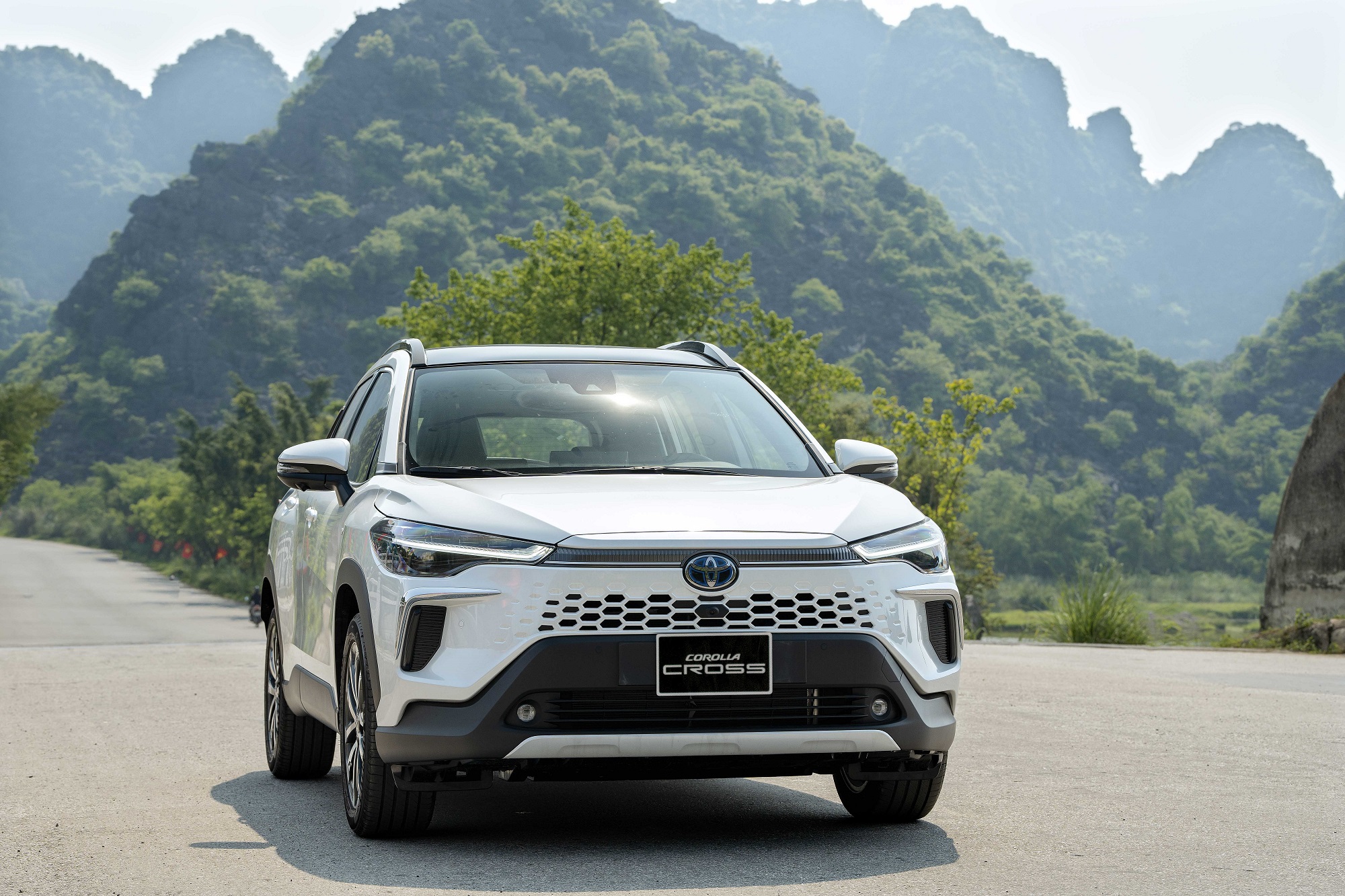 Toyota Việt Nam vừa công bố giá mới của nhiều xe Hybrid