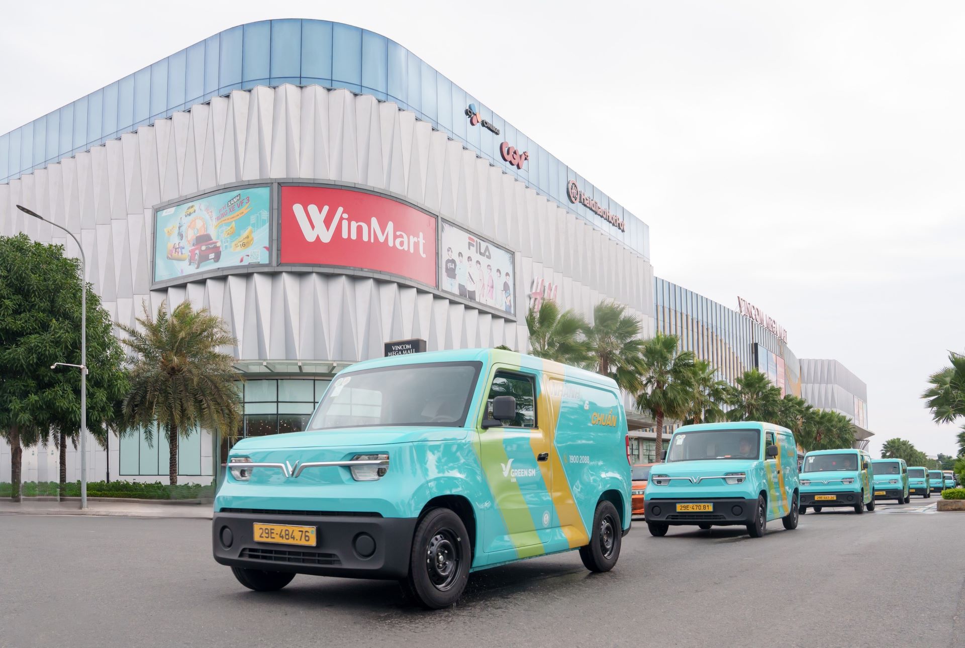 Dịch vụ vận chuyển hàng bằng xe tải điện đầu tiên tại Hà Nội