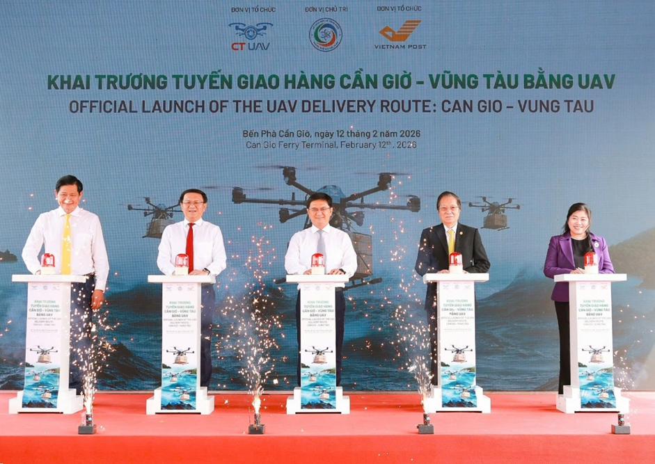 Khai trương tuyến giao hàng vượt biển bằng UAV đầu tiên tại Việt Nam