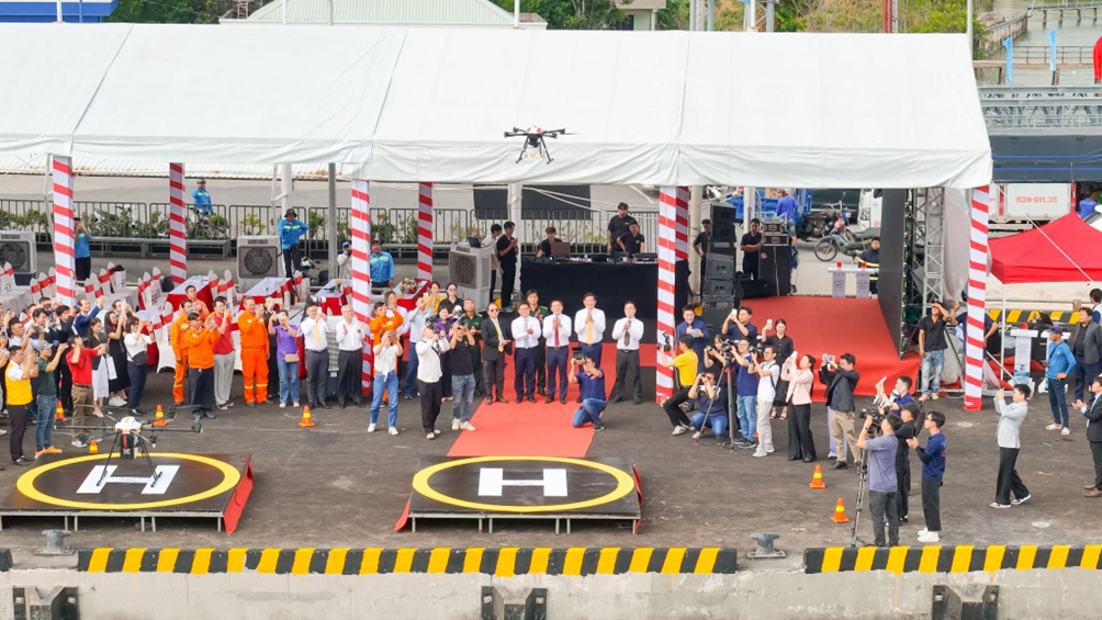 Khai trương tuyến giao hàng vượt biển bằng UAV đầu tiên tại Việt Nam