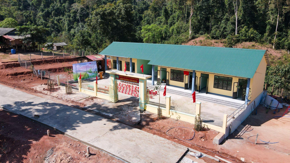 Áo ấm UNIQLO và Hy vọng đến với địa bàn giáp biên Quảng Trị