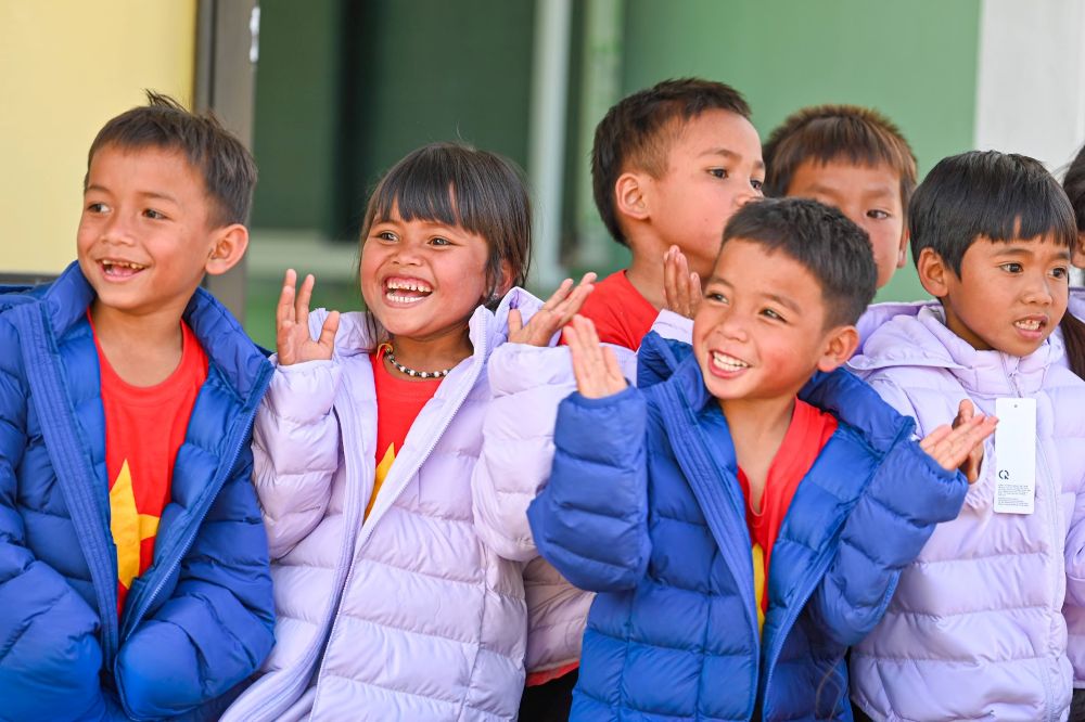 Áo ấm UNIQLO và Hy vọng đến với địa bàn giáp biên Quảng Trị