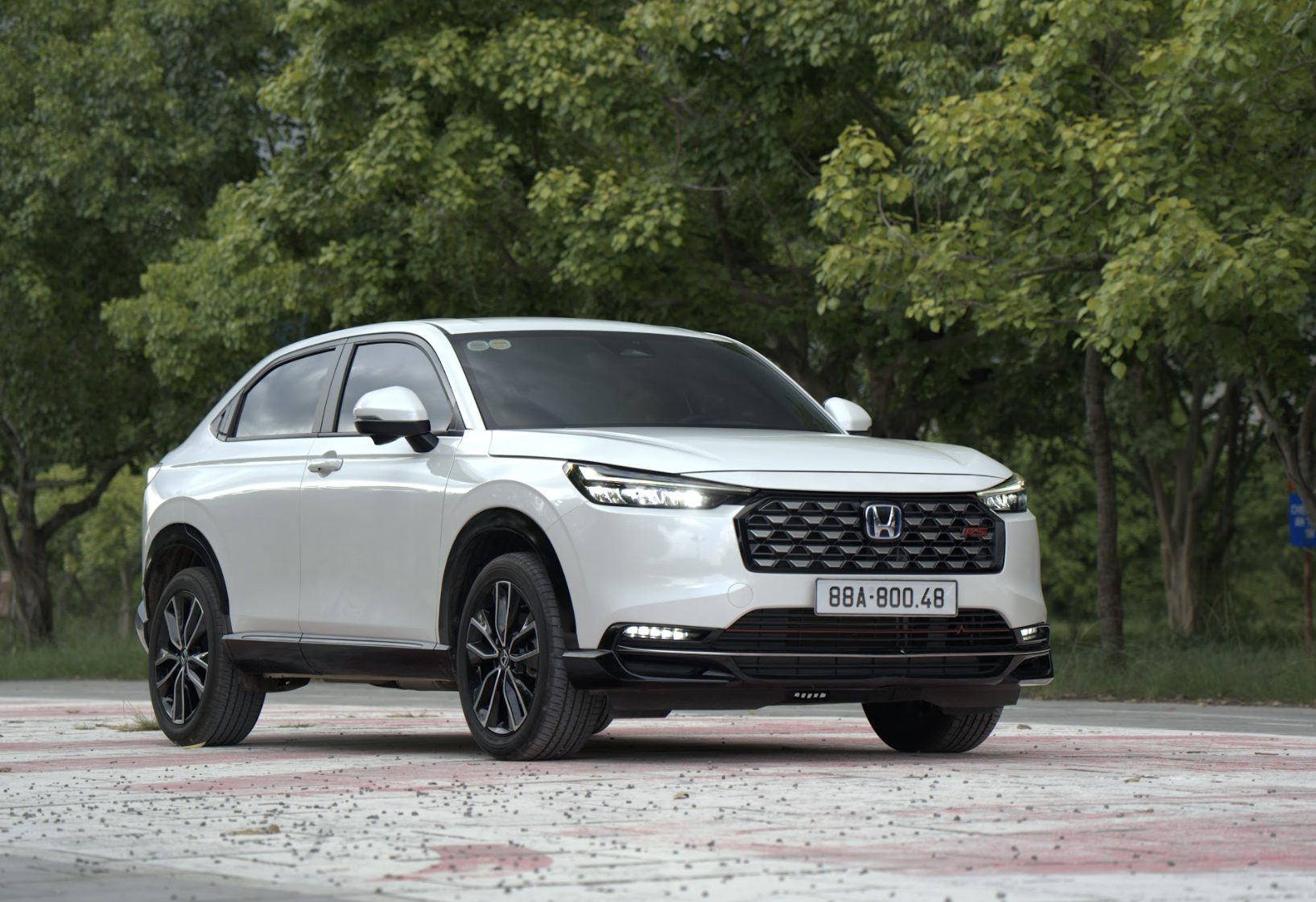 Xe Hybrid Honda HR-V e:HEV RS giảm giá 34 triệu đồng