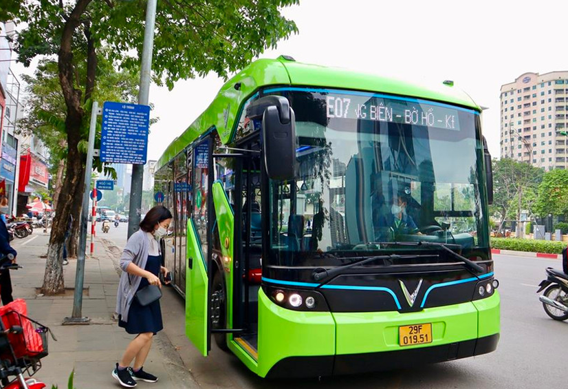 Hà Nội đề xuất lộ trình chuyển đổi xe buýt sử dụng năng lượng xanh