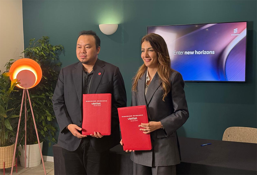 Bà Rita Mokbel, Chủ tịch Ericsson Việt Nam, và ông Lê Quang Hiếu, Phó Tổng giám đốc, Viettel Networks tại buổi lễ ký kết