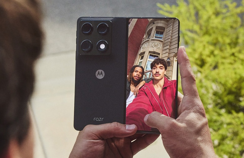 Motorola Razr Fold chính thức ra mắt, giá khoảng 61,4 triệu đồng