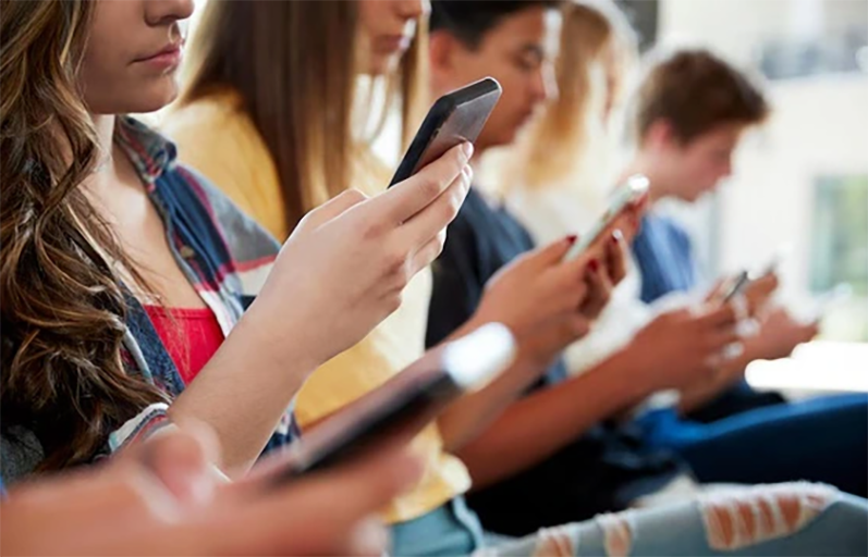 Chính phủ Hy Lạp cấm trẻ em sử dụng mạng xã hội