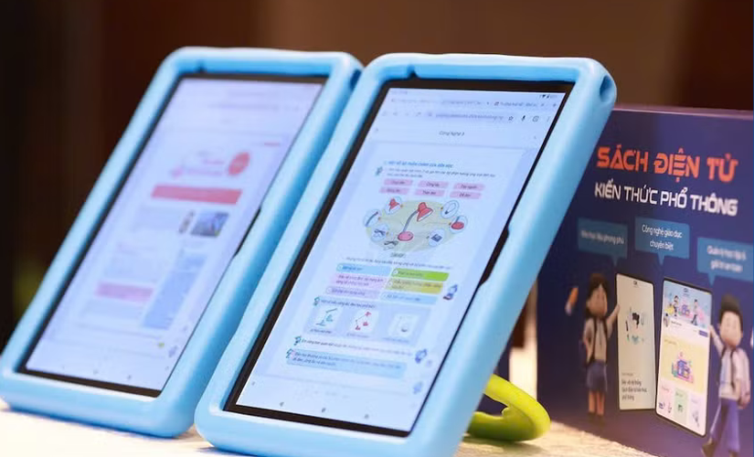 Chuẩn hóa sách giáo khoa điện tử từ nội dung đến quy trình chuyển thể, thẩm định