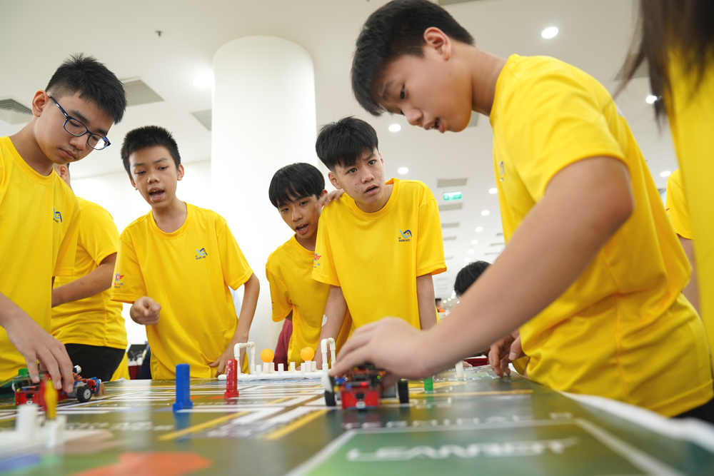 VSAR 2025–2026: Phát triển bền vững, Năng lượng xanh "đồng hành" cùng AI và Robotics