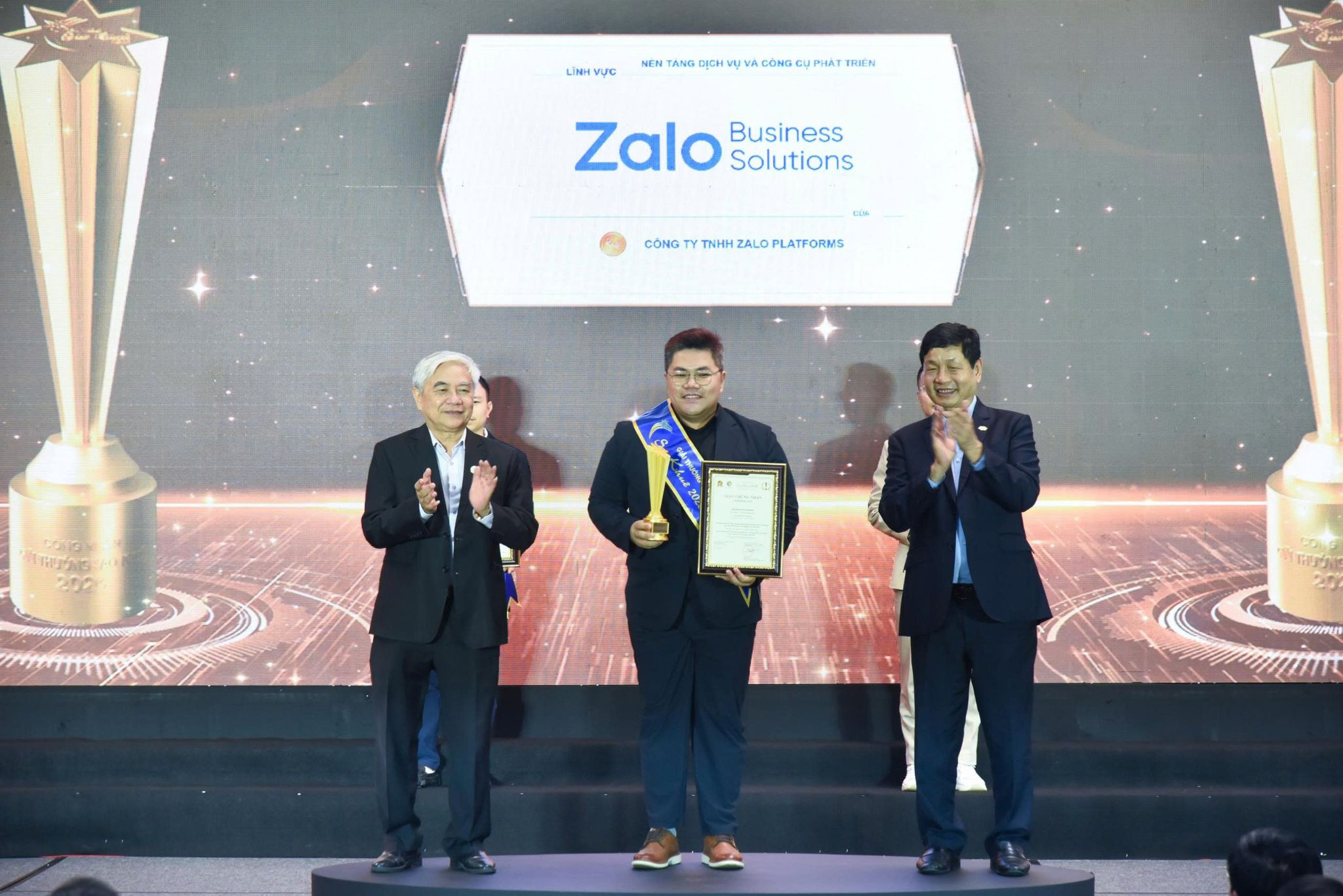 Ông Nguyễn Trường Duy, Giám đốc Phát triển Kinh doanh, Zalo Business Solutions nhận Giải thưởng Sao Khuê 2026 lĩnh vực nền tảng dịch vụ và công cụ phát triển
