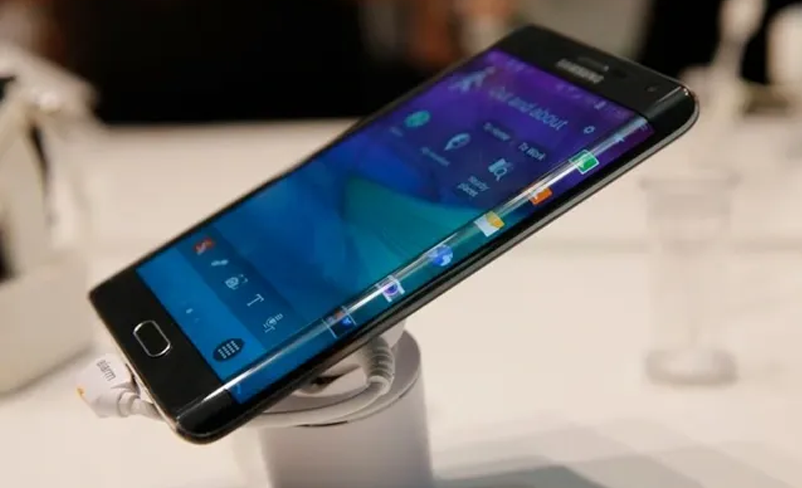 Vì sao smartphone Android dần từ bỏ màn hình cong?