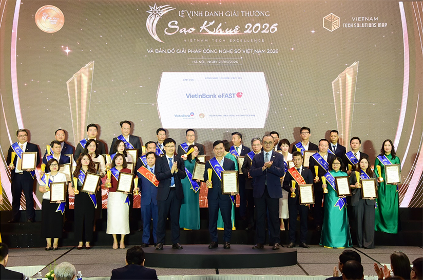 Ông Phạm Xuân Nam – Đại diện VietinBank nhận giải thưởng Sao Khuê 2026