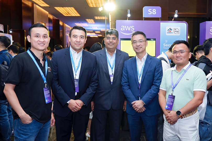 Đội ngũ Noventiq giới thiệu giải pháp bảo mật đám mây cho doanh nghiệp Việt trong sự kiện AWS Cloud Day Hà Nội.