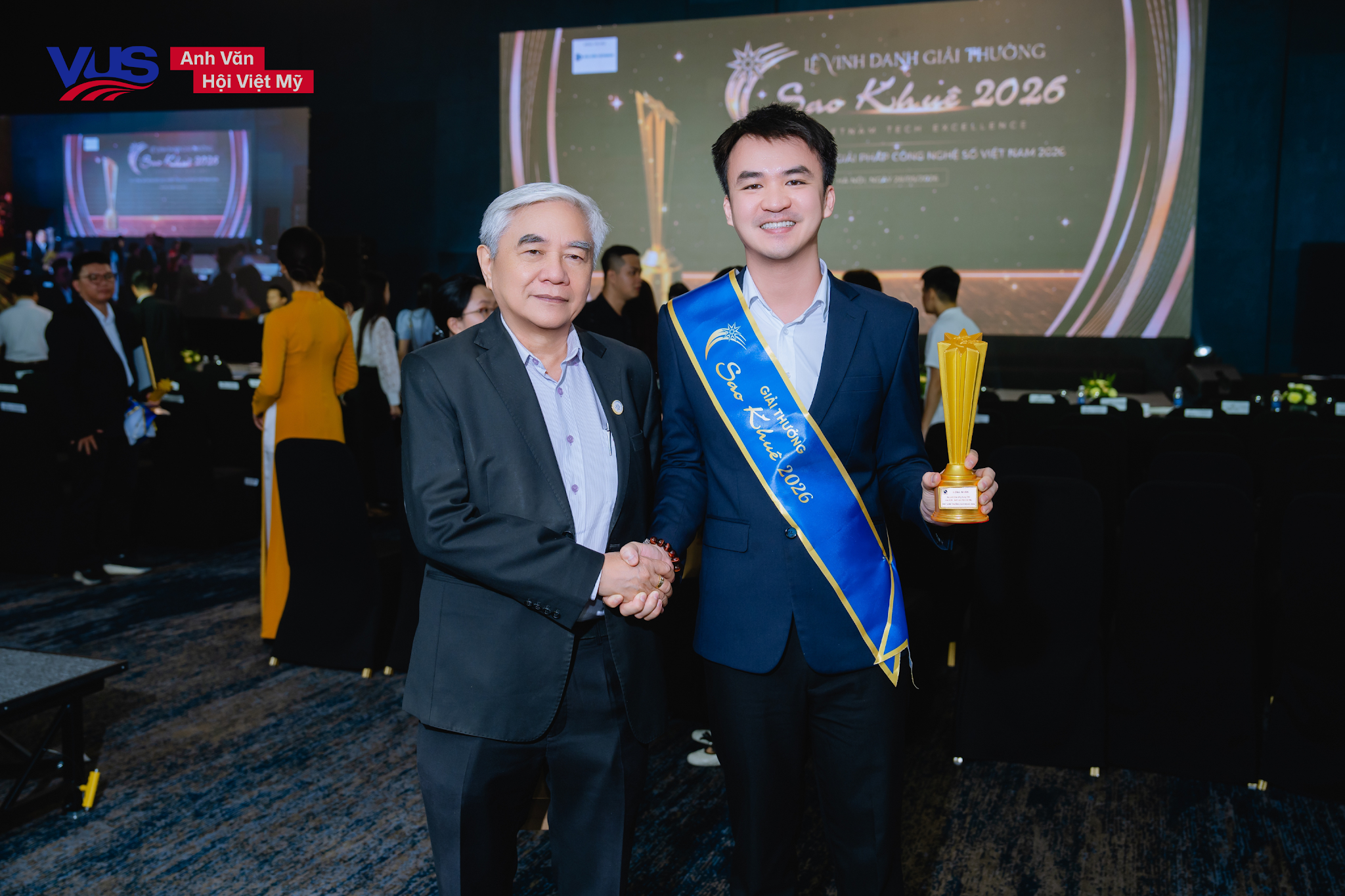 Ông Hồ Thiện Hùng - Giám đốc Công nghệ Giáo dục đại diện VUS tham dự buổi lễ 