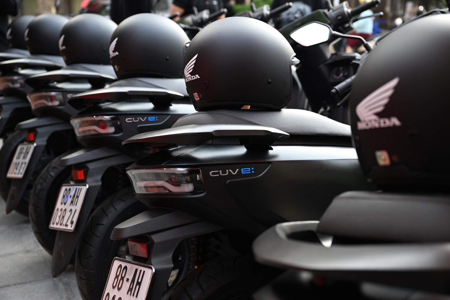 Honda mở bán xe máy điện Honda CUV e: